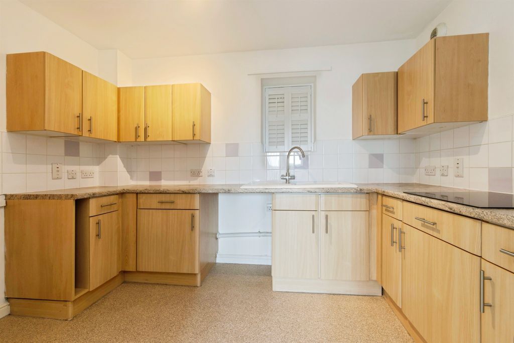 2 bed flat for saleHartfields, Hartlepool TS26 photo 5