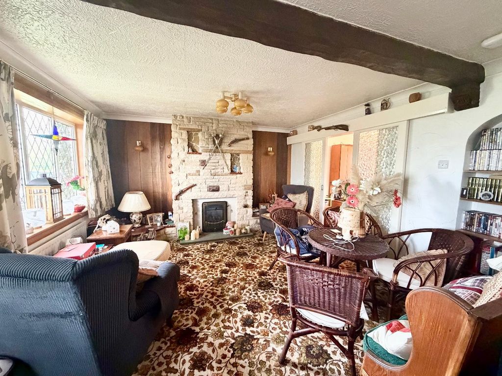 Property photo 3 of 9 Lounge