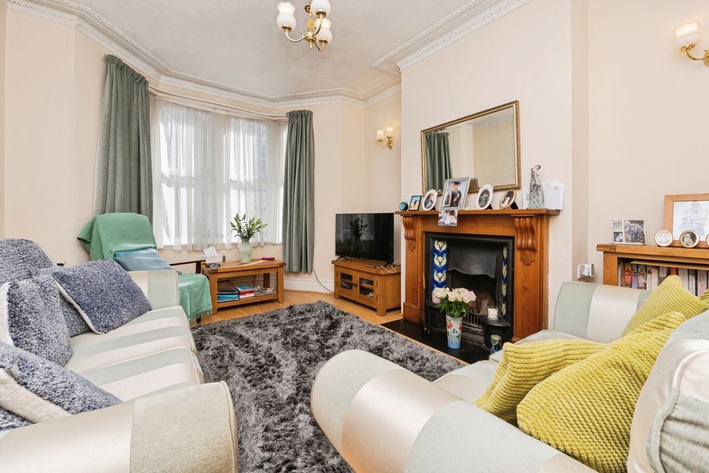 Property photo 2 of 20 Pbox-Img.Jpg