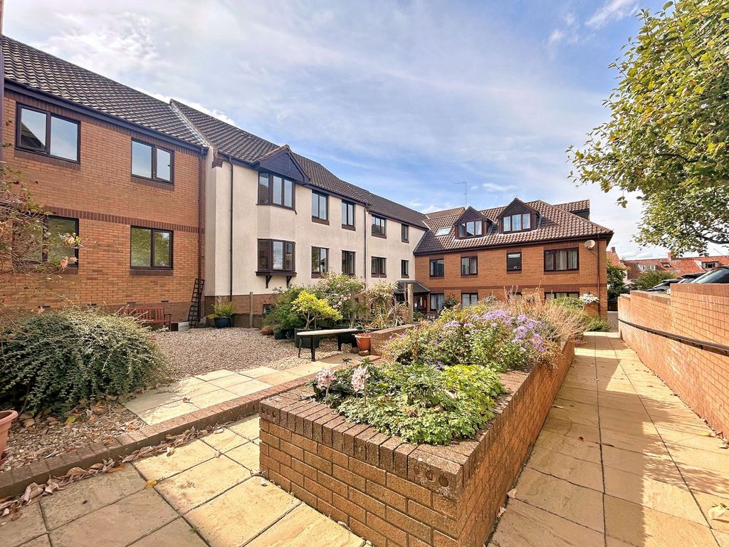 Property photo 3 of 12