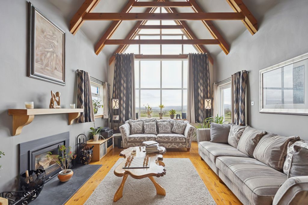 Property photo 3 of 43