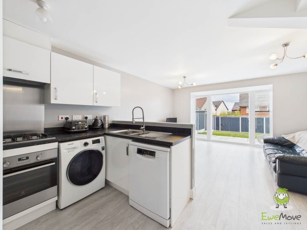 Property photo 3 of 16 Kitchen Emilydimelowewemovewhitchurchandnantwich