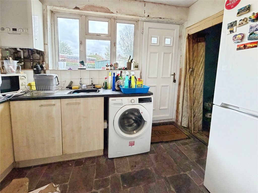 Property photo 2 of 16 Kitchen