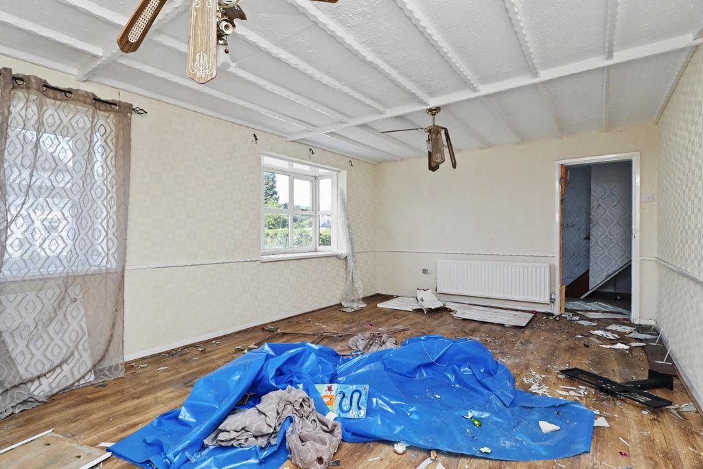 Property photo 3 of 20 64A Mason Street, Bilston, West Midlands, Wv14 9Sz