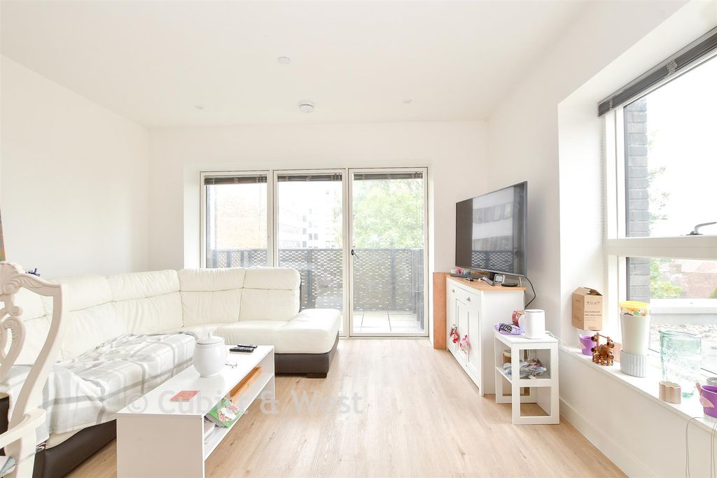 Property photo 1 of 11 Kitchen/ Lounge/ Dining Room