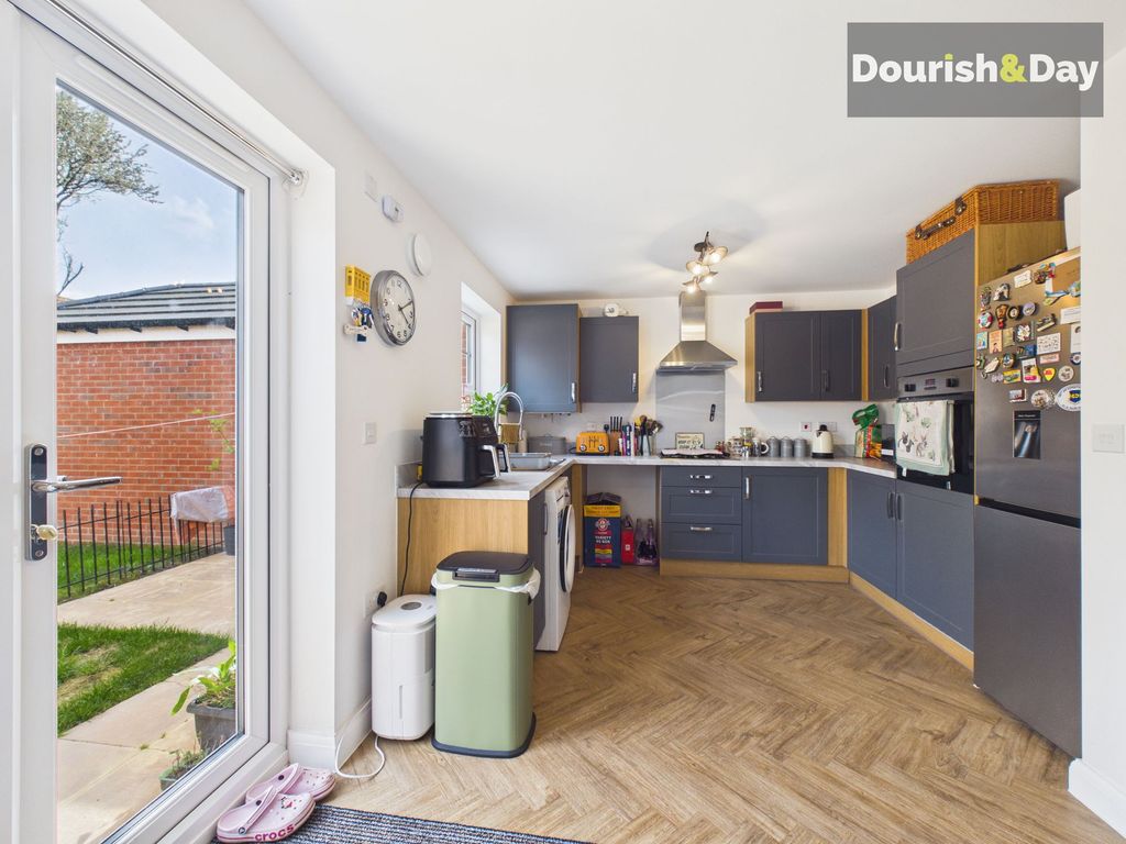 Property photo 3 of 27