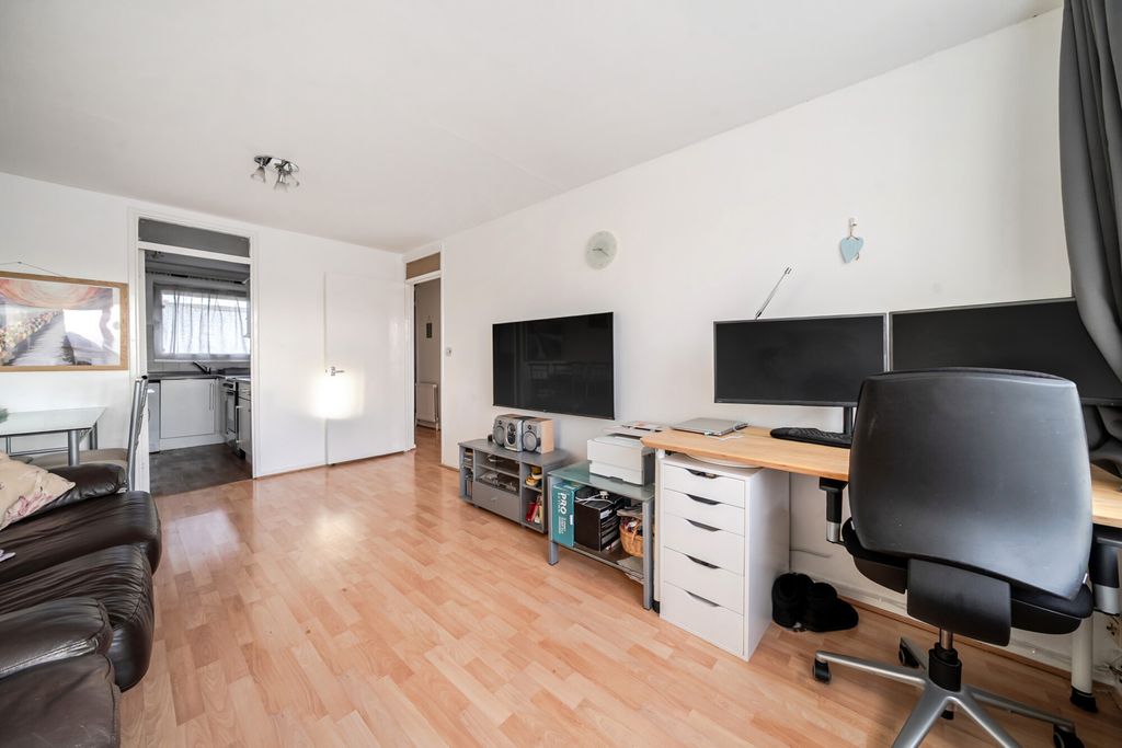 Property photo 1 of 10 1393736-11-69427d...
