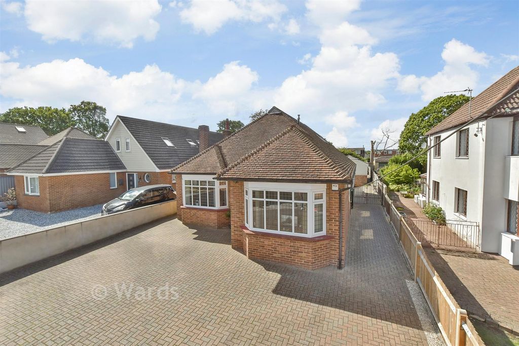 Property photo 1 of 17 External (Web) 1