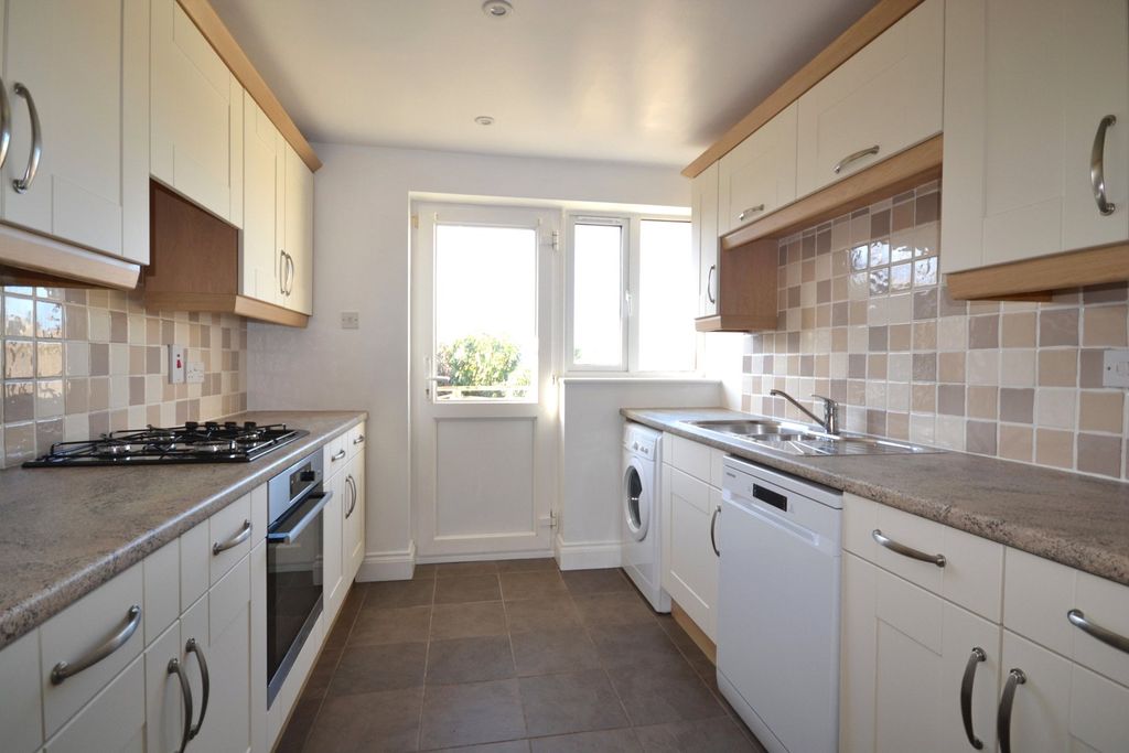 Property photo 2 of 9 Picture No. 18