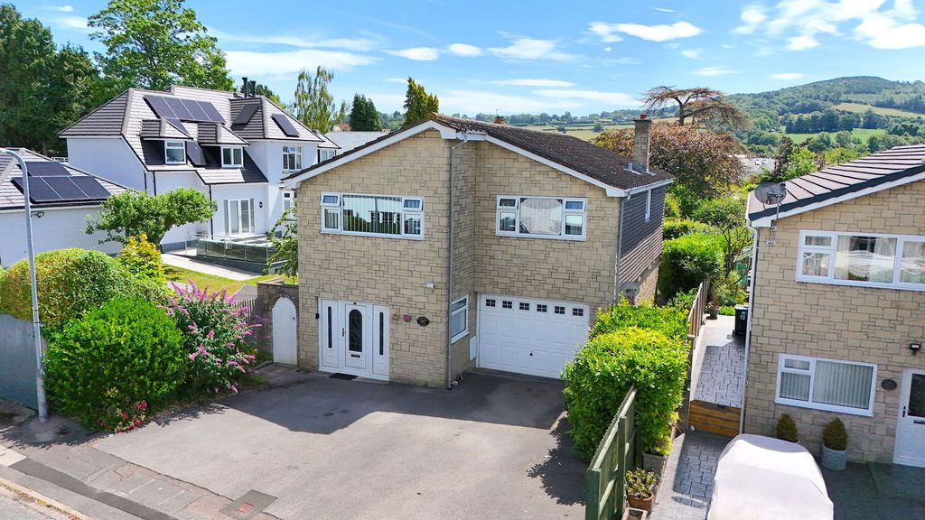 Property photo 1 of 32