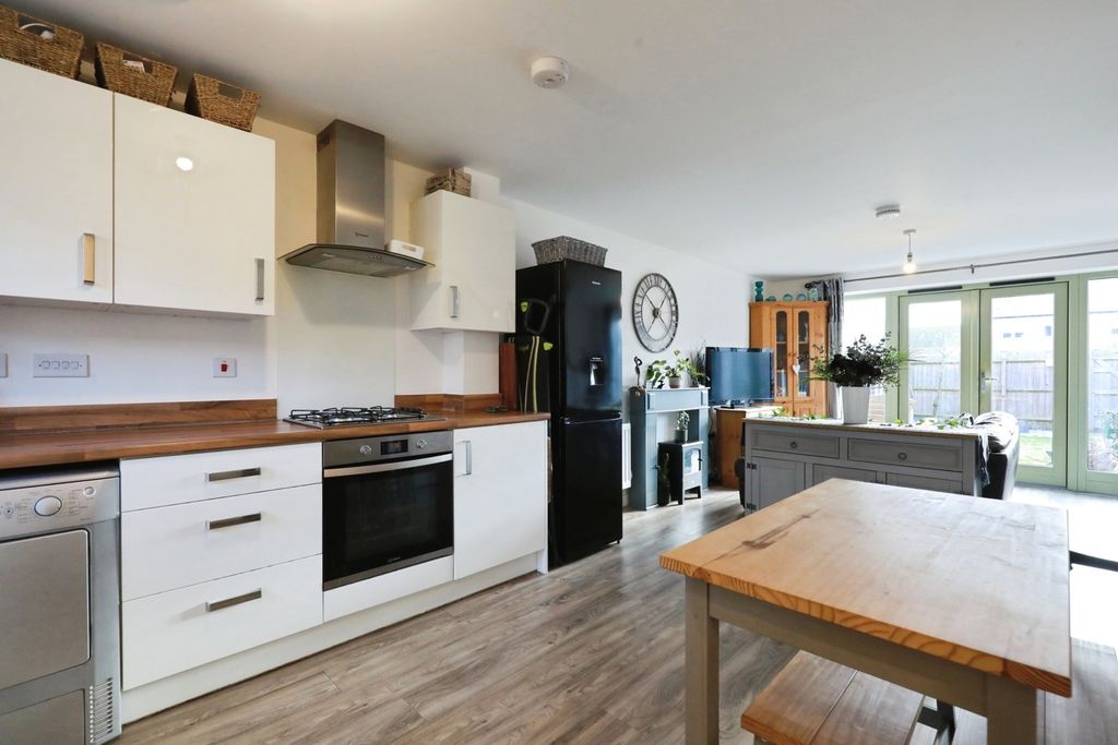 Property photo 3 of 12 Pbox-Img.Jpg