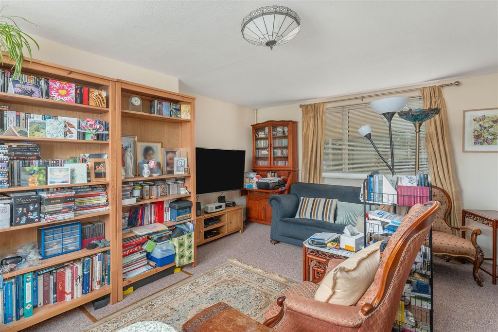 Property photo 2 of 9 347 Bretch Hill, Banbury-7.Jpg