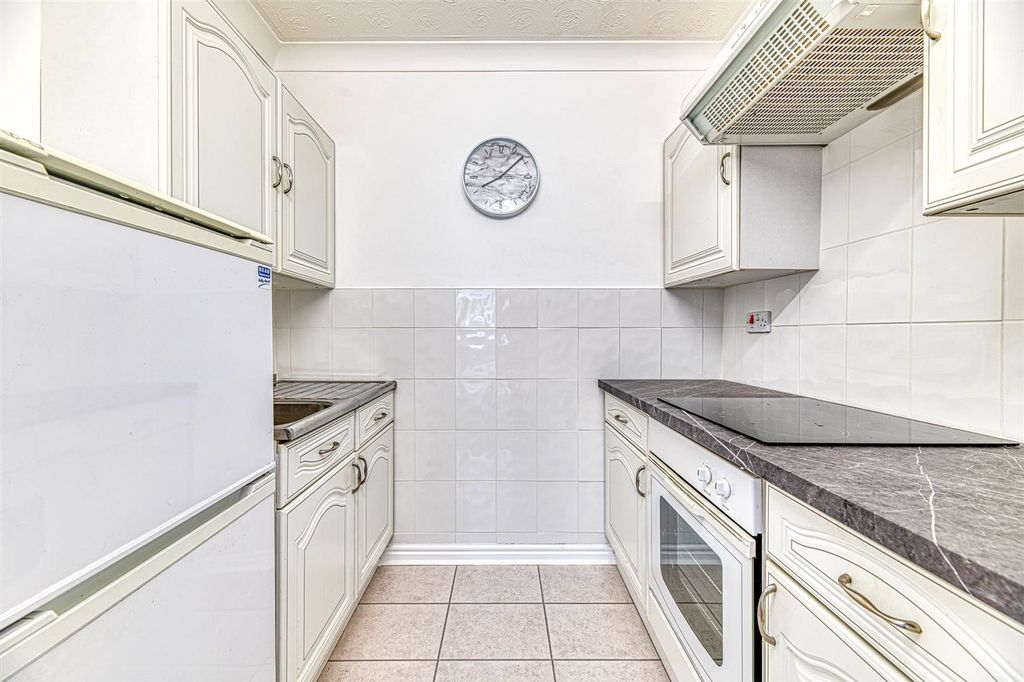 Property photo 2 of 7 Kitchen