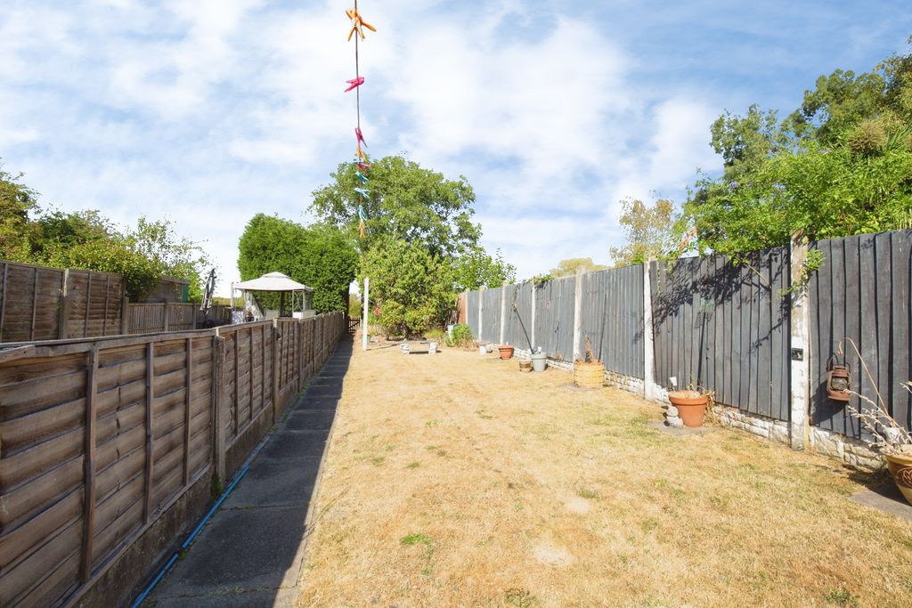 Property photo 2 of 17 F142d0Ab-Mw26-1783