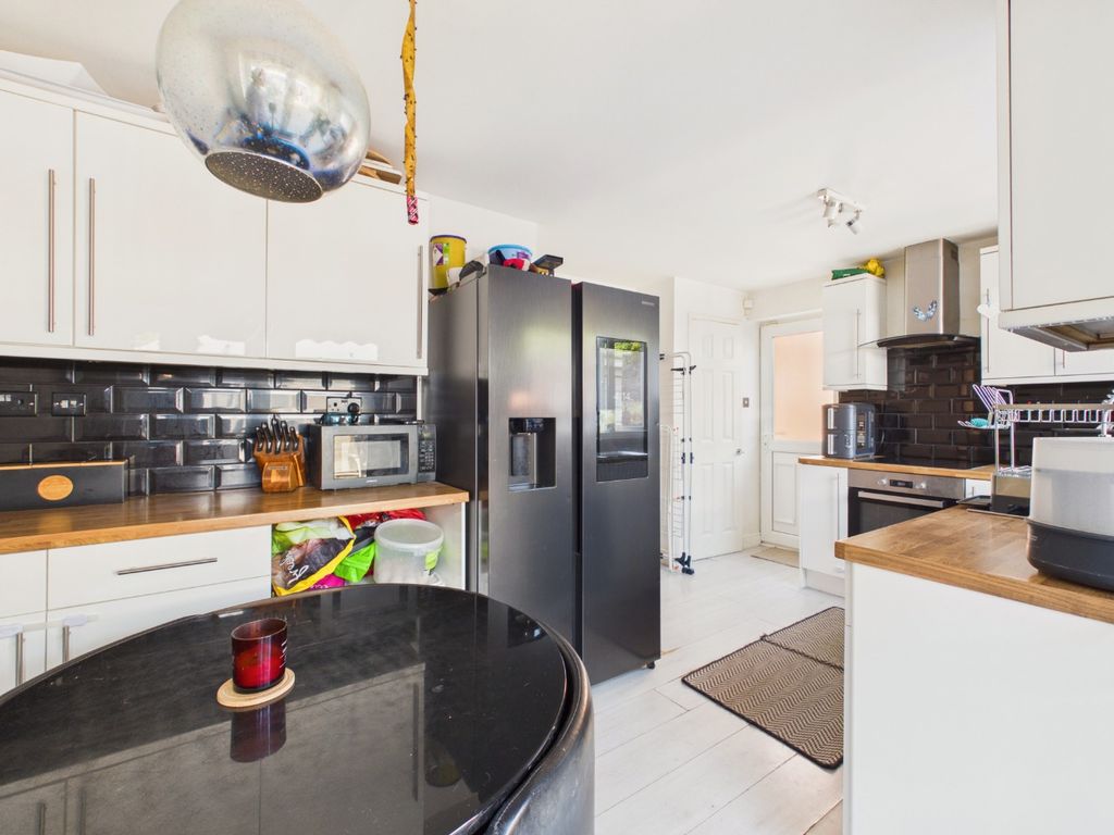 Property photo 3 of 10 5328424