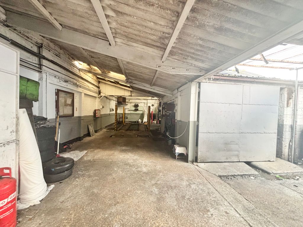 Property photo 2 of 8