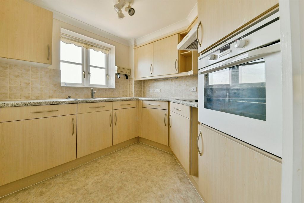 Property photo 3 of 17