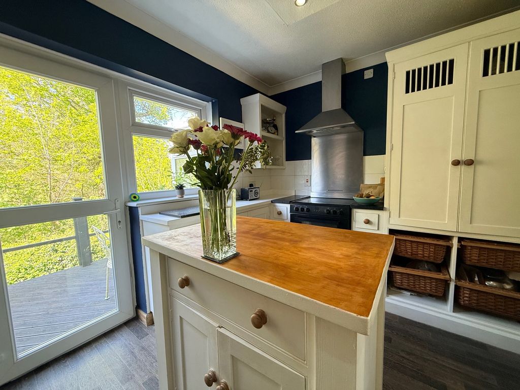 Property photo 2 of 21 Kitchen Shot