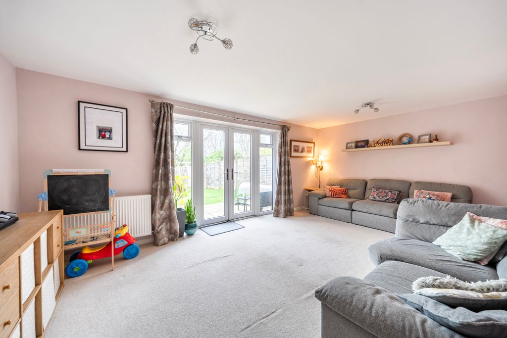 Property photo 2 of 15 14507221069F07De7B1A19