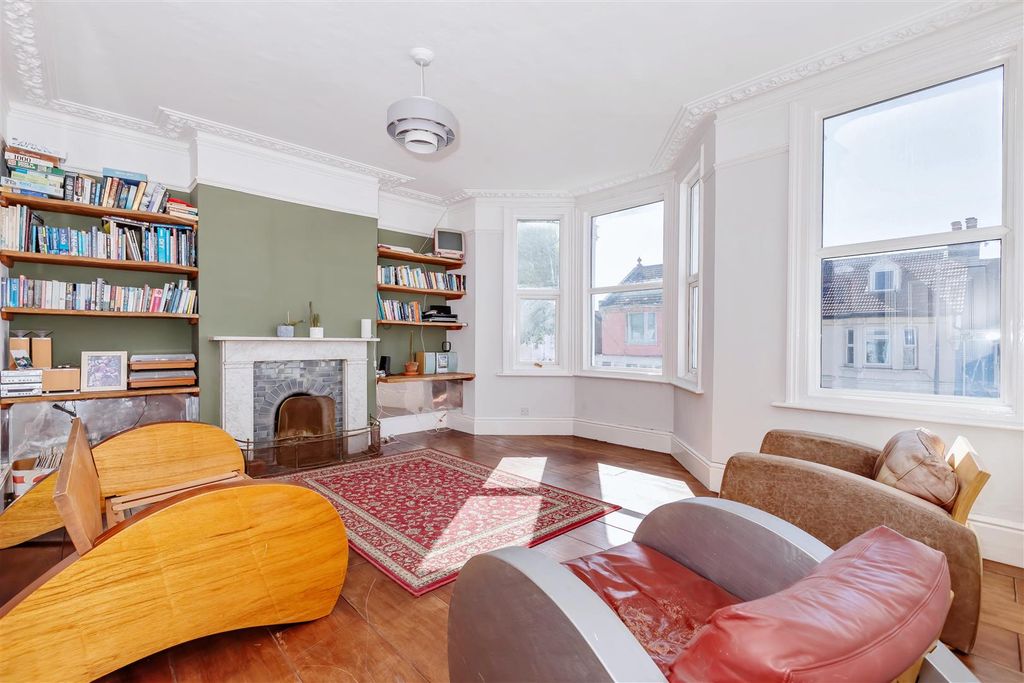 Property photo 2 of 21 Ditchling Rise_4.Jpg