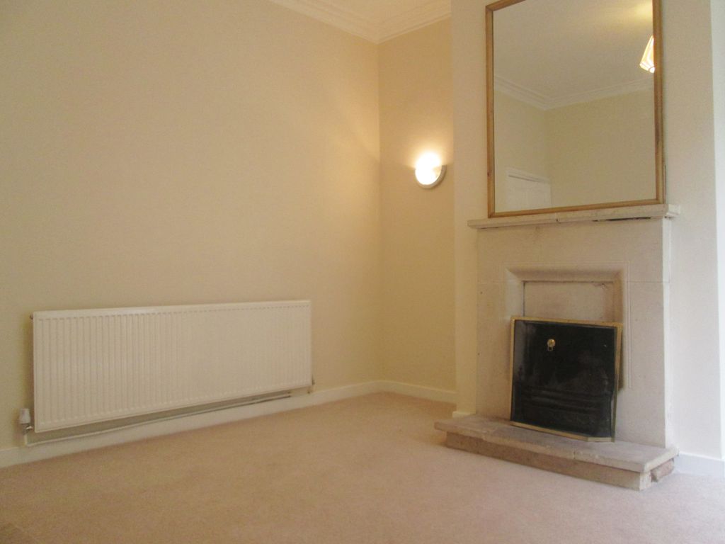 Property photo 3 of 11 Living Room
