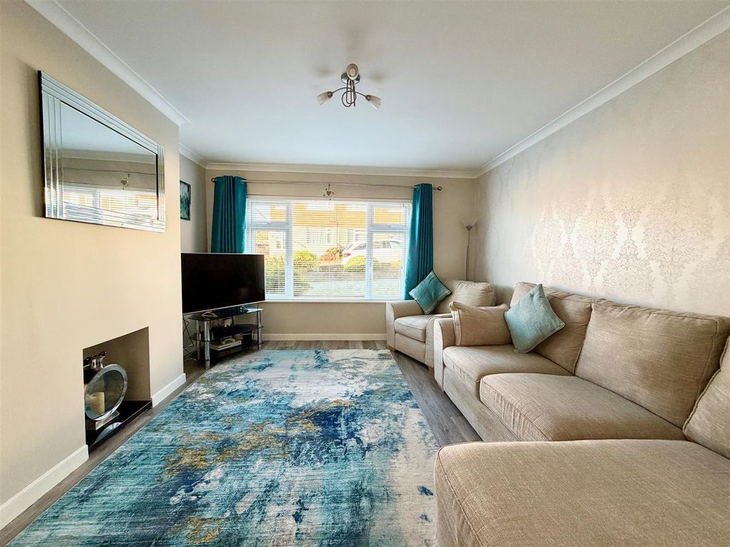 Property photo 2 of 15 Lounge