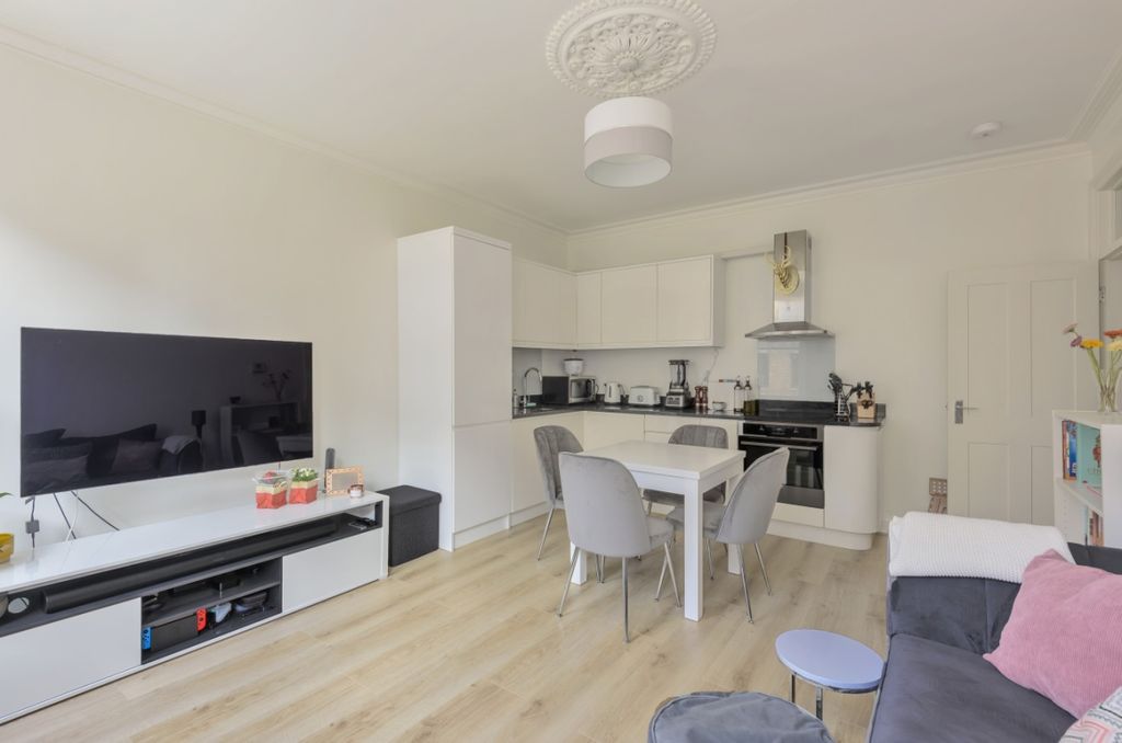 Property photo 2 of 11 Recpetion Room