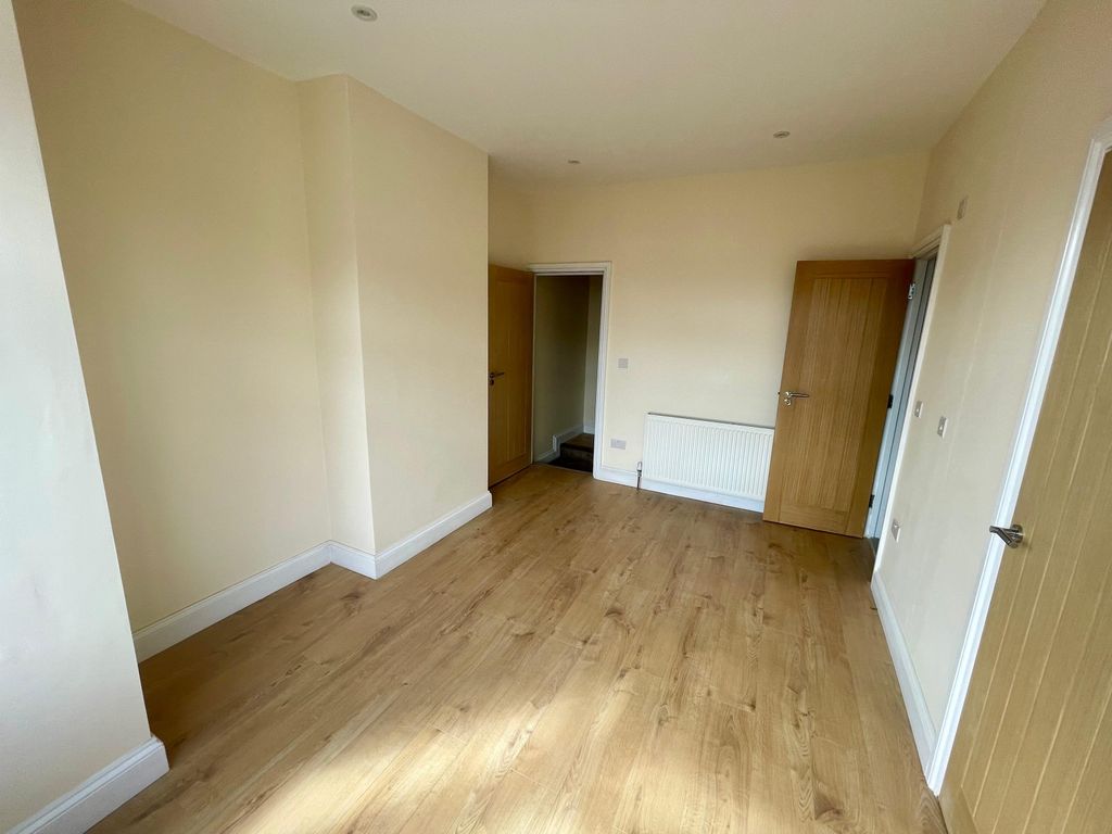 Property photo 1 of 16 4 Bed Semi-Detached House To Rent Balfour Road, Southall Ub2