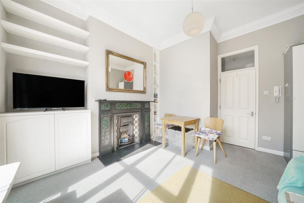 Property photo 2 of 17 Ground Floor Flat, 4 Bassein Park Road - Bk4Pq3Clq