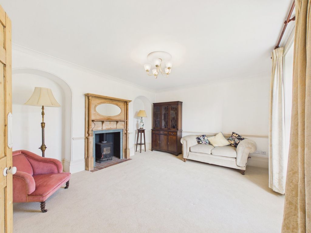 Property photo 3 of 28 Living Room