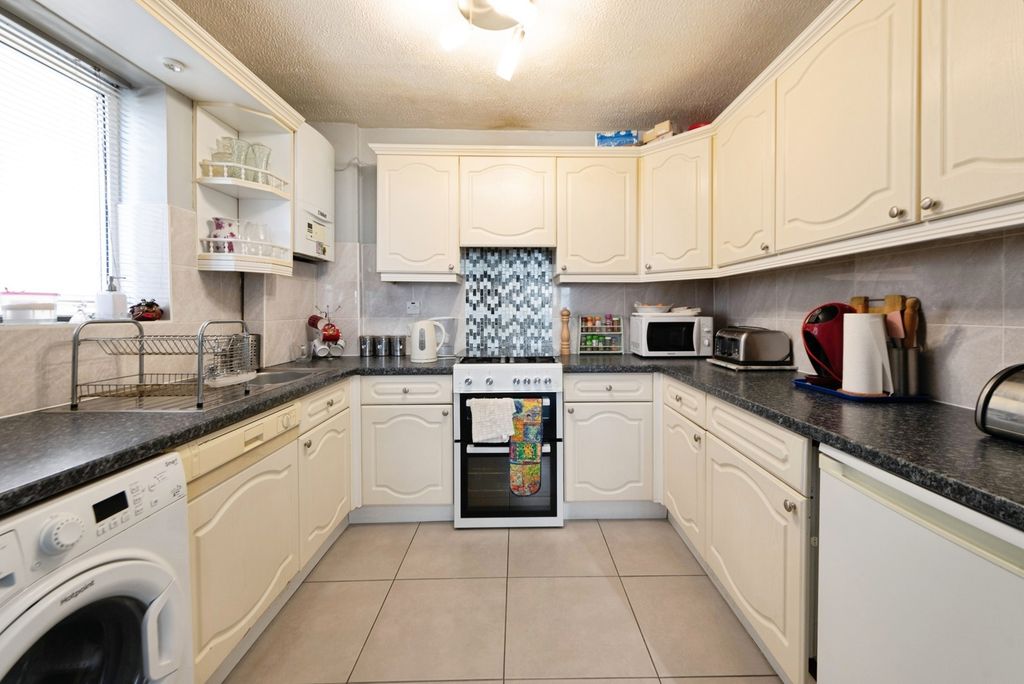 Property photo 3 of 17 Photo