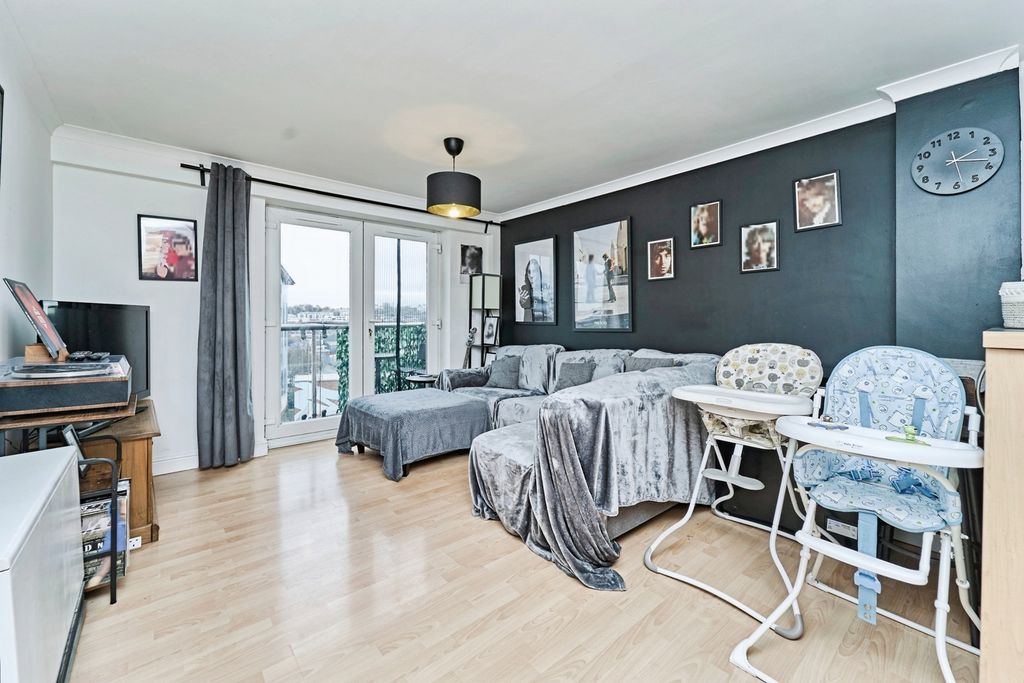 Property photo 3 of 12 Pbox-Img.Jpg