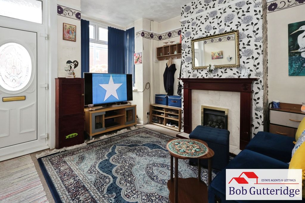 Property photo 2 of 16 Bay Fronted Lounge