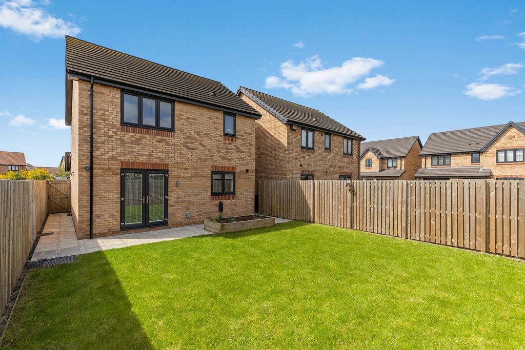 Property photo 2 of 18 Rear Garden