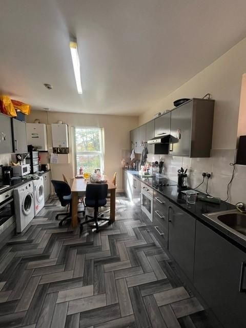 Property photo 1 of 14 A Spacious And Well-Lit Contemporary Living Room F...