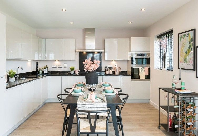 Property photo 2 of 10 Kitchen