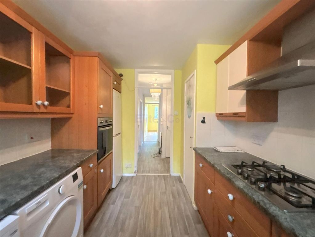 Property photo 3 of 12 Kitchen