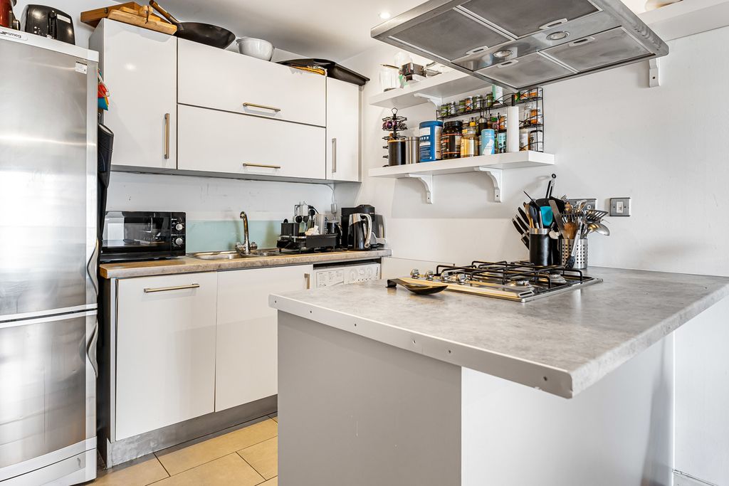 Property photo 3 of 17 Reception/Kitchen
