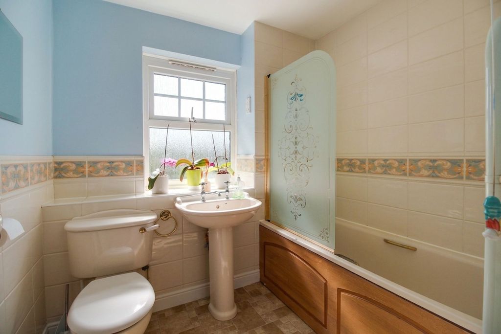 Additional image 18 of 4 bed detached house for saleJohn Newington Close, Kennington TN24