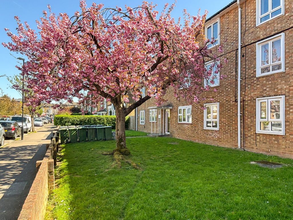 Property photo 2 of 21