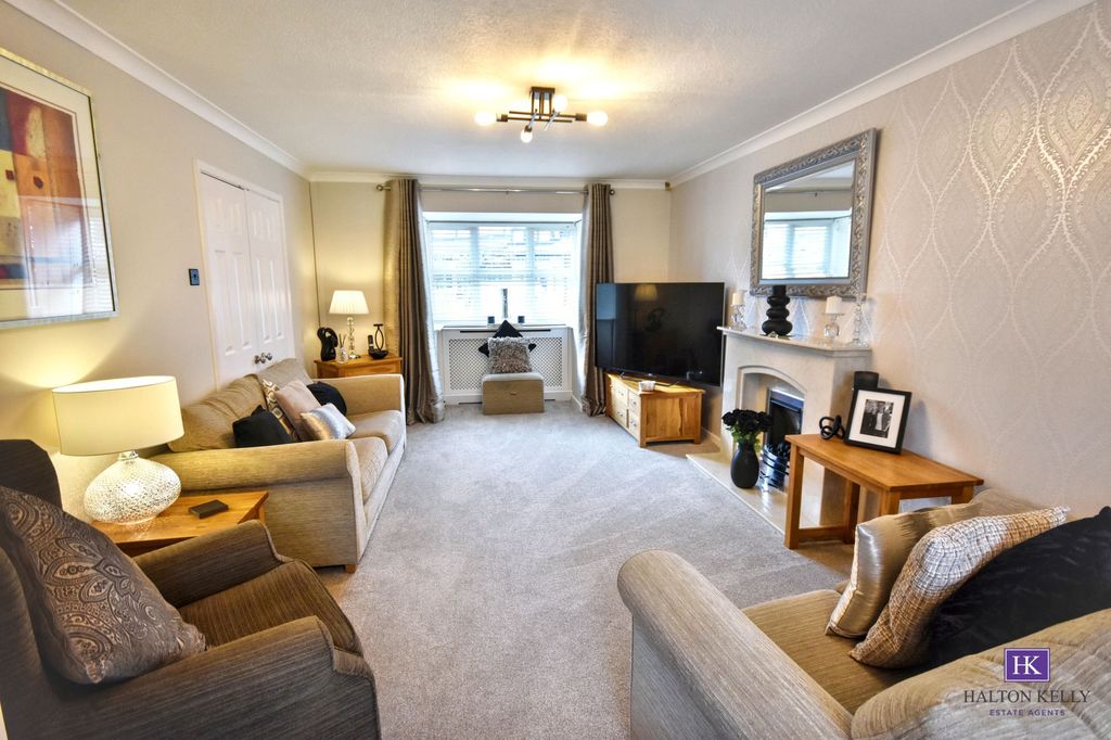 Property photo 2 of 31