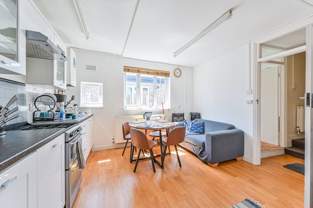 Property photo 1 of 5