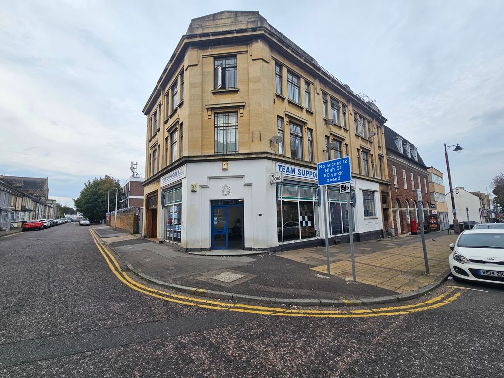 Property photo 1 of 7 Photo 4