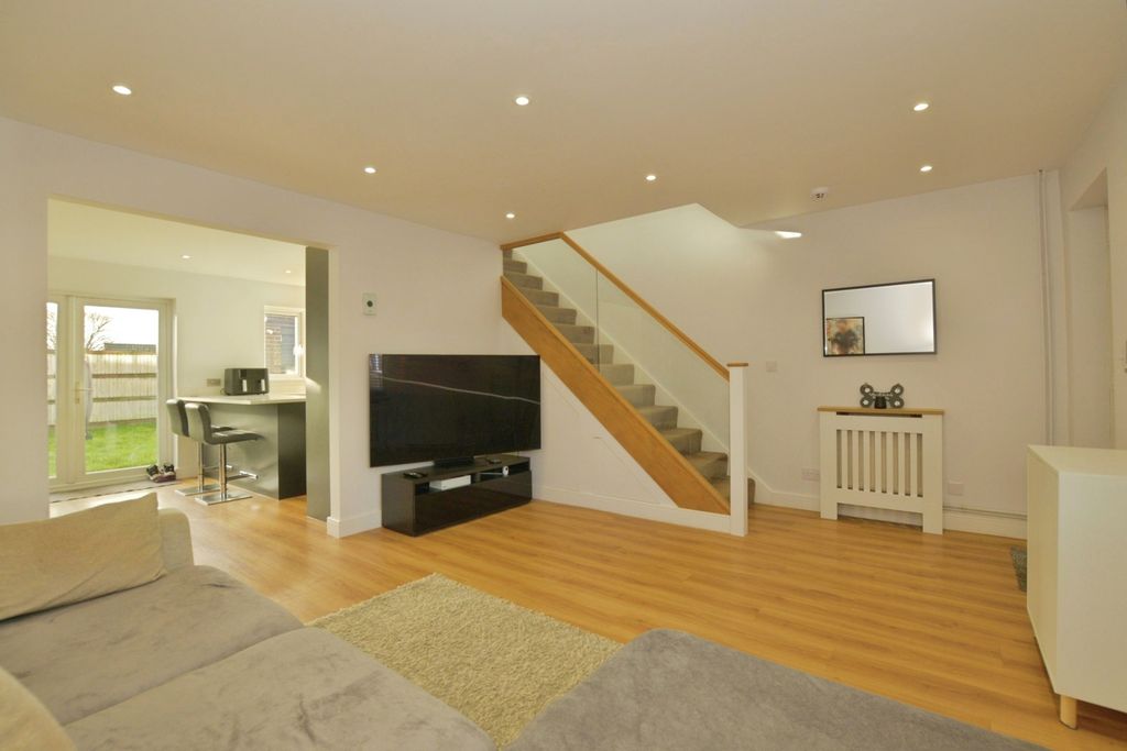 Property photo 1 of 13 Lounge