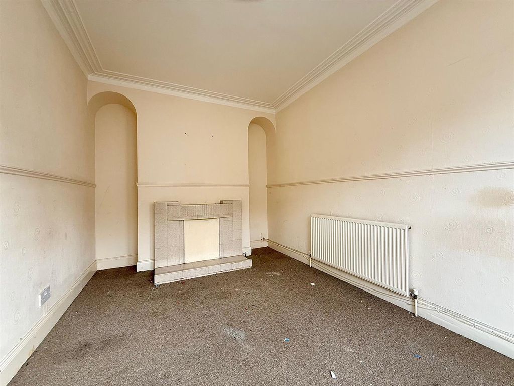 Property photo 2 of 8 Sitting Room