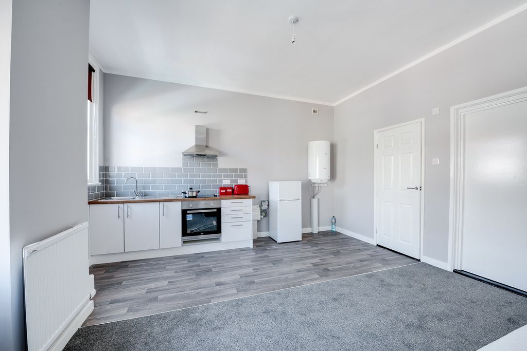 Property photo 3 of 10 Studio 2 Kit Festing Grove 17.08.17-14.Jpeg