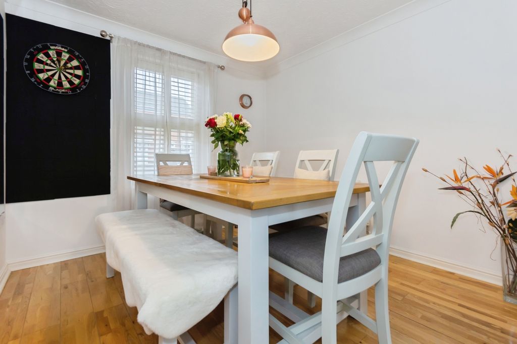 Property photo 3 of 17 Dining Room