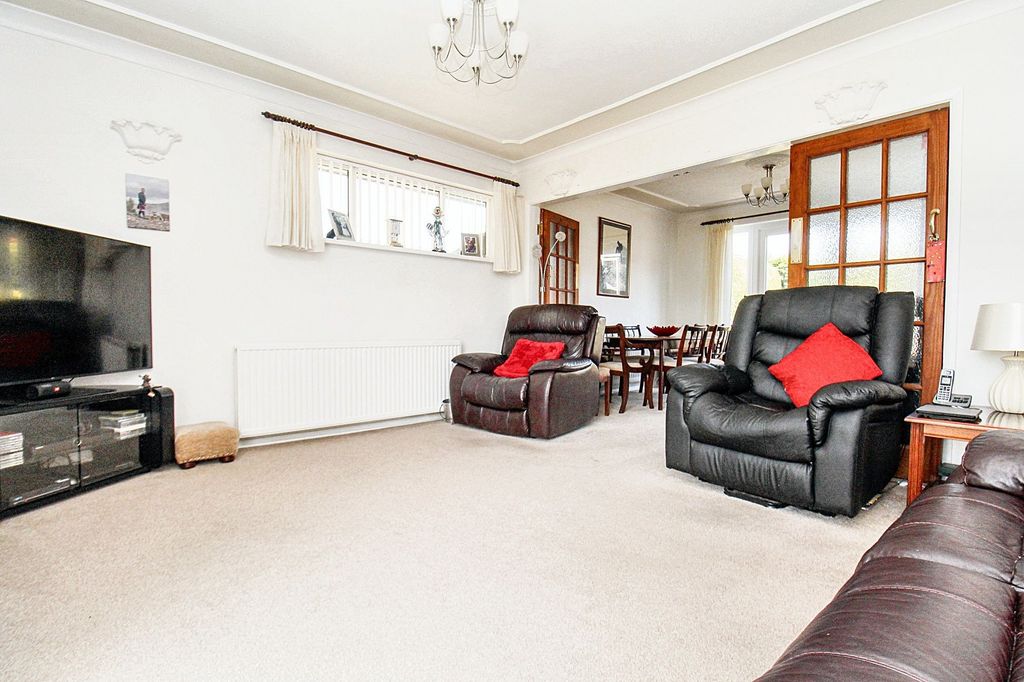 Property photo 3 of 27