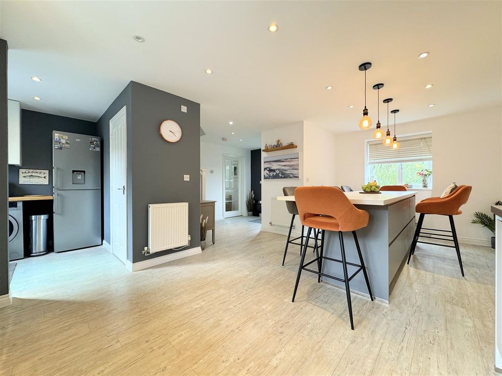 Property photo 3 of 40 Kitchen Diner