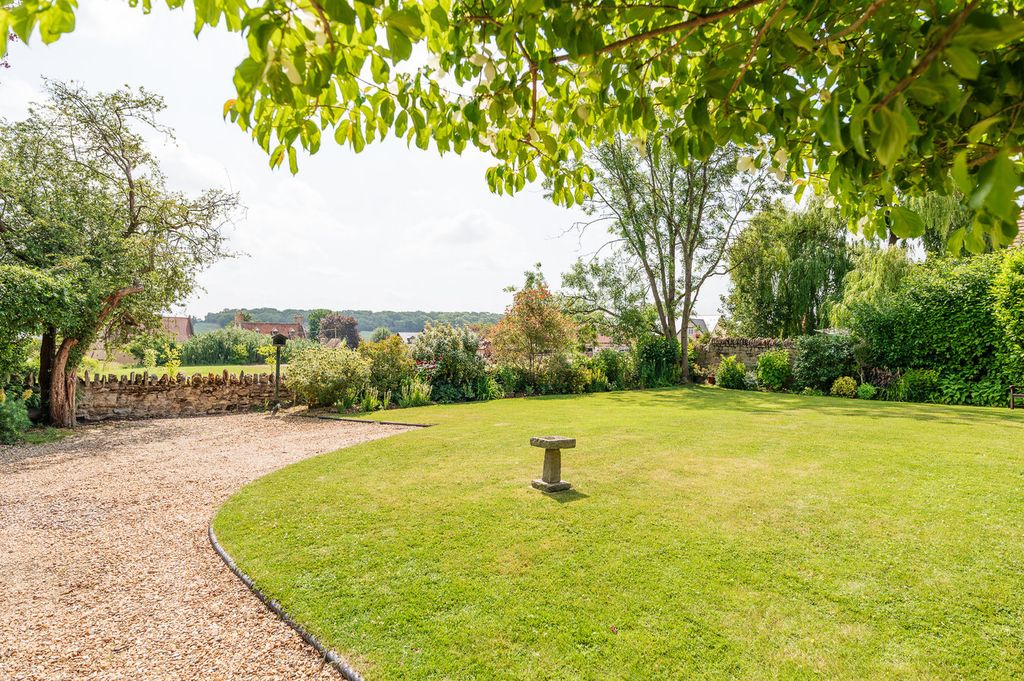 Property photo 3 of 32